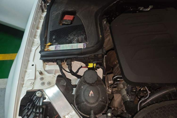 Used Mercedes-Benz E-Class 2022 E 260 Stylish Sports Edition Engine Bay Right