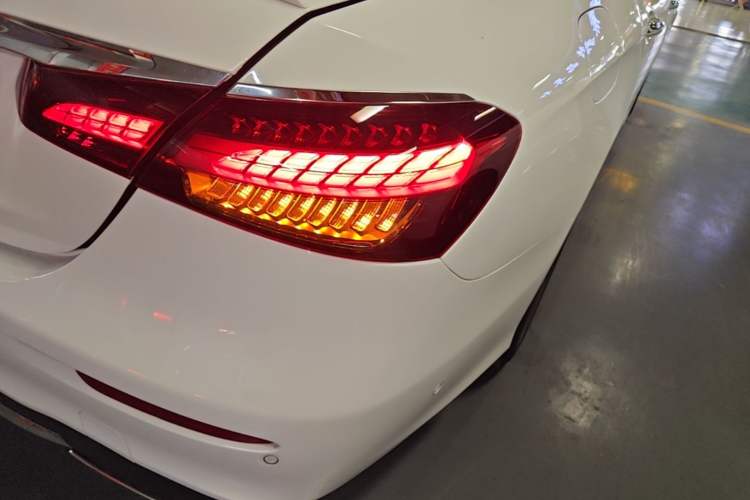 Used Mercedes-Benz E-Class 2022 Revised Version E 300 L Sport Luxury Edition Exterior 3