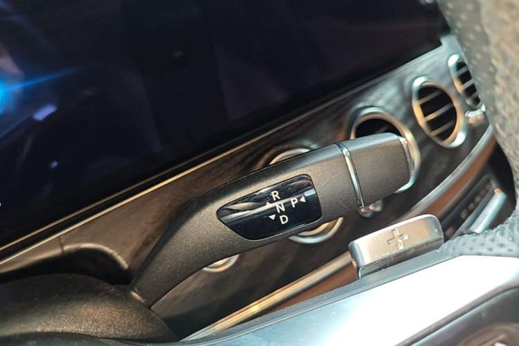 Used Mercedes-Benz E-Class 2022 Revised E 300 L Sport Luxury Edition Gear Lever