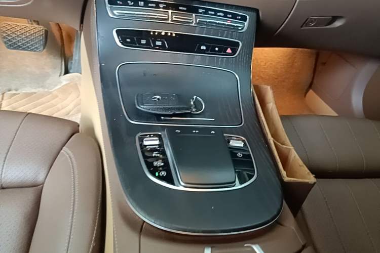 Used Mercedes-Benz E-Class 2022 Second Facelift E 300 L Fashion Edition Gear Lever