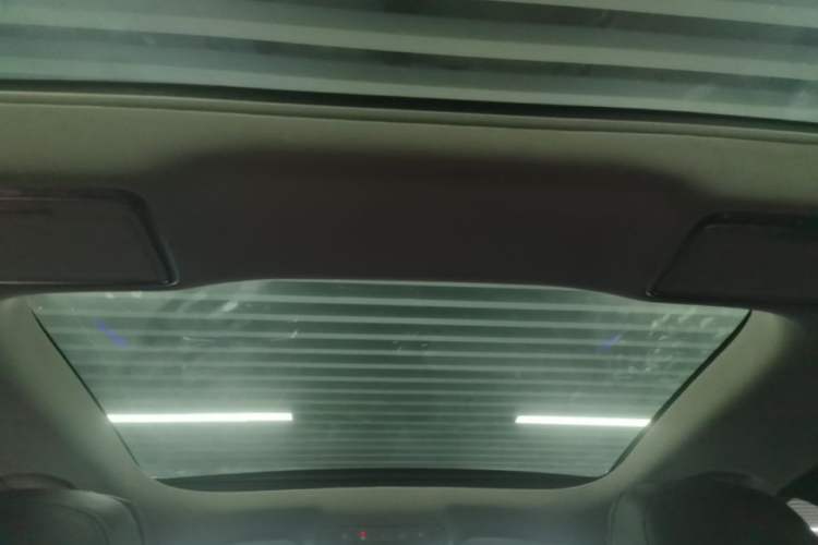 Used Mercedes-Benz E-Class 2022 Second Facelift E 260 L Sport Edition Headliner