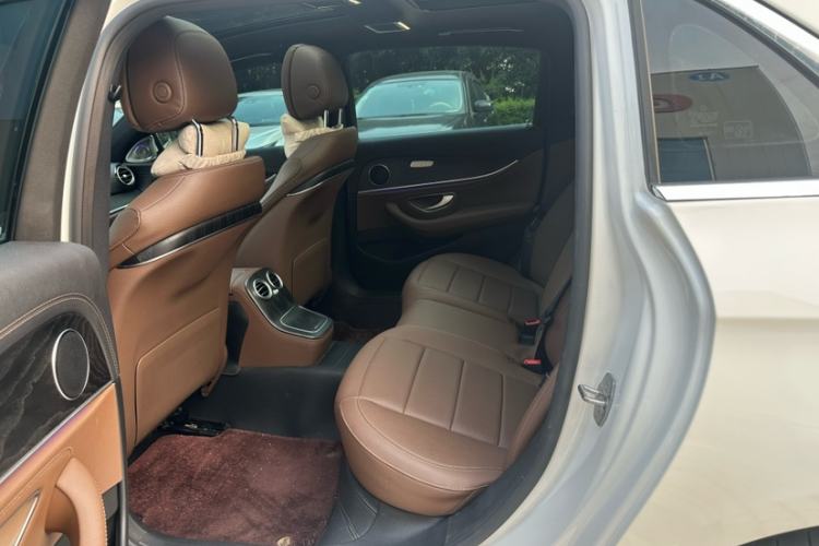 Used Mercedes-Benz E-Class 2022 Revised E 300 L Sporty and Stylish Edition Interior 2