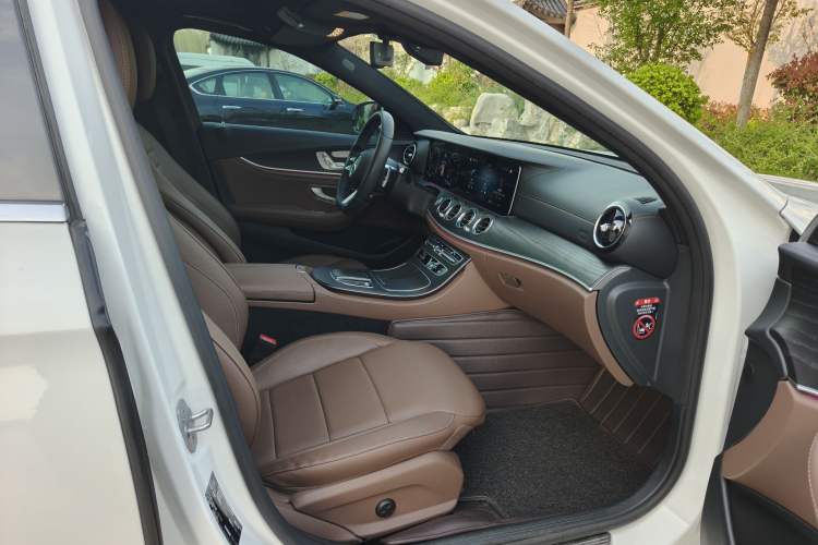 Used Mercedes-Benz E-Class 2022 E 300 L Sporty and Stylish Model Interior 2