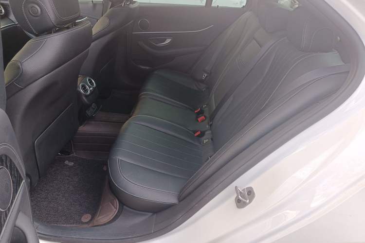 Used Mercedes-Benz E-Class 2022 E 260 Stylish Sports Edition Interior 4