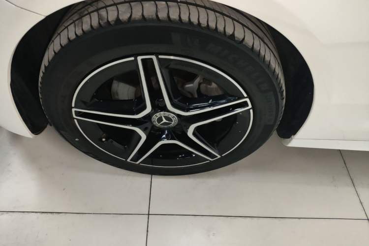 Used Mercedes-Benz E-Class 2022 E 260 Stylish Sports Edition Left Front Wheel Hub