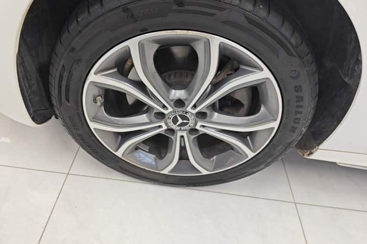 Used Mercedes-Benz E-Class 2022 Revised Version E 300 L Sporty and Stylish Edition Left Front Wheel Hub