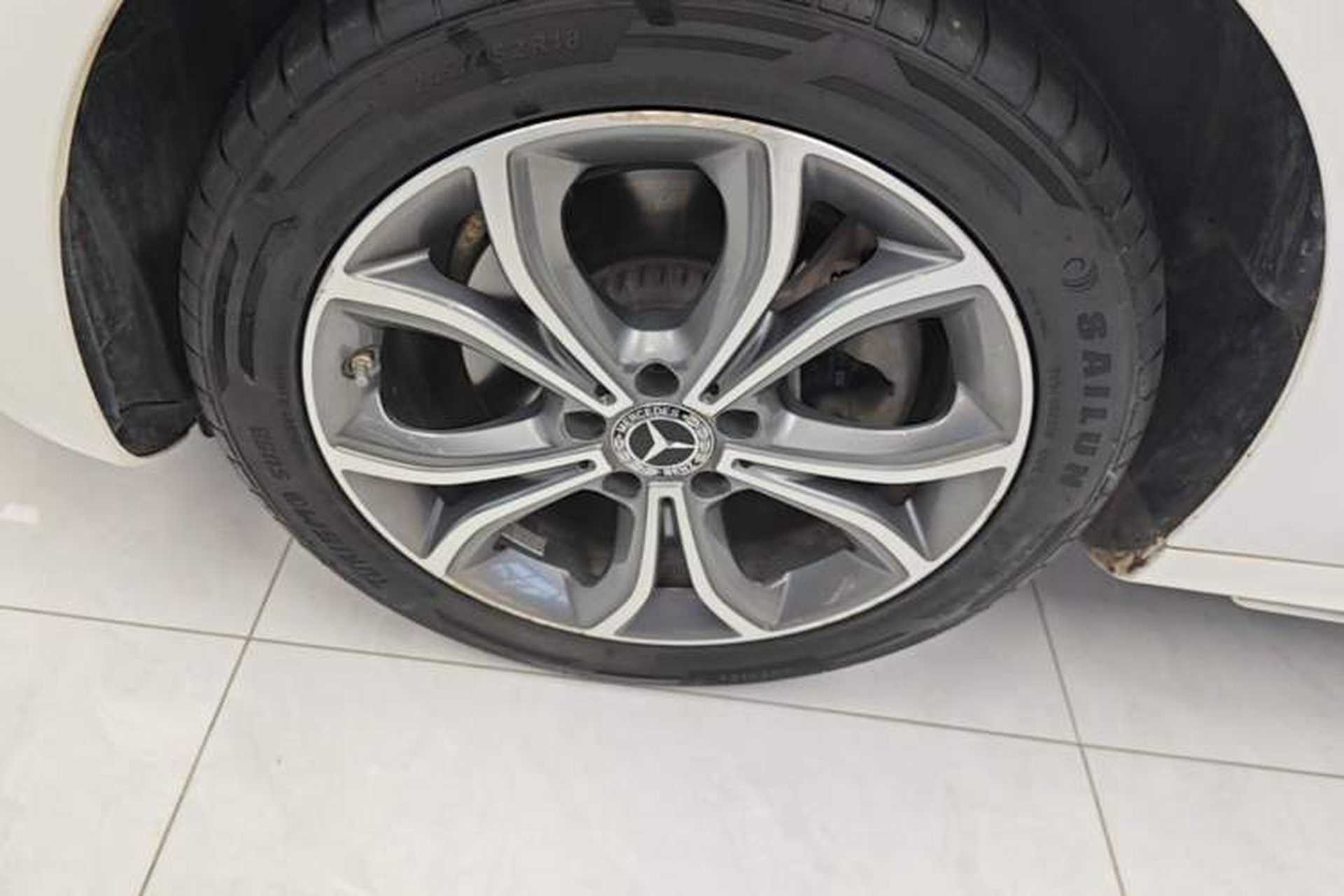 Used Mercedes-Benz E-Class 2022 Revised Version E 300 L Sporty and Stylish Edition Left Front Wheel Hub