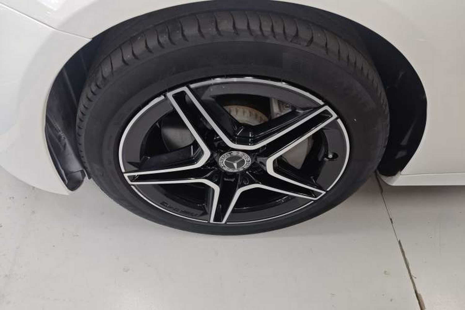 Used Mercedes-Benz E-Class 2022 E 300 Stylish Sports Edition Left Front Wheel Hub