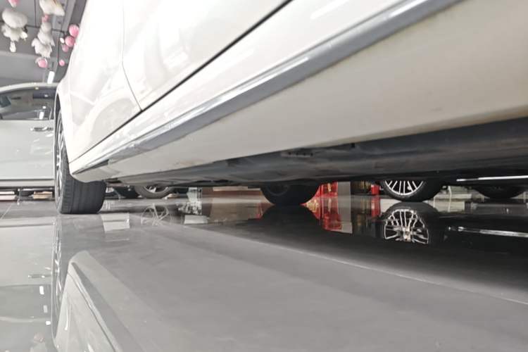 Used Mercedes-Benz E-Class 2022 E 260 L Sport Edition Left Side Sill