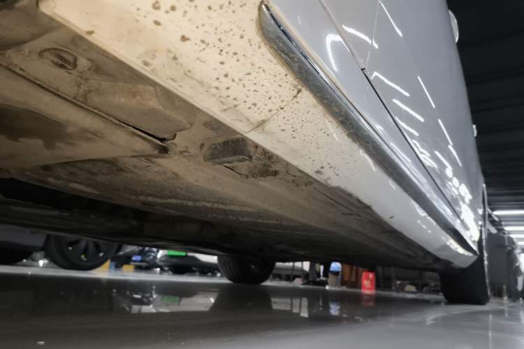 Used Mercedes-Benz E-Class 2022 Second Facelift E 260 L Sport Edition Left Side Sill