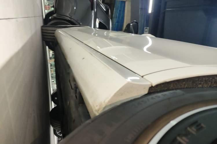 Used Mercedes-Benz E-Class 2022 E 260 Stylish Sports Edition Left Side Sill