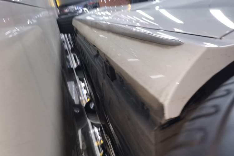 Used Mercedes-Benz E-Class 2022 E 300 L Sporty and Stylish Model Left Side Sill