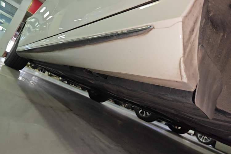 Used Mercedes-Benz E-Class 2022 Revised Version E 300 L Sport Luxury Edition Left Side Sill