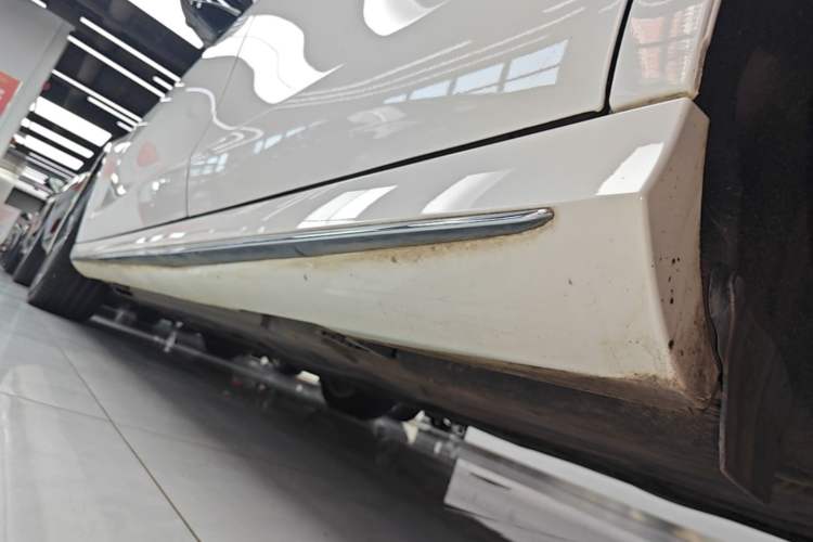 Used Mercedes-Benz E-Class 2022 Revised Version E 300 L Sporty and Stylish Edition Left Side Sill