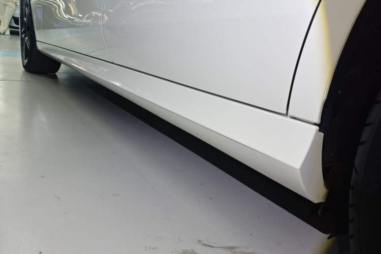Used Mercedes-Benz E-Class 2022 E 300 Stylish Sports Edition Left Side Sill