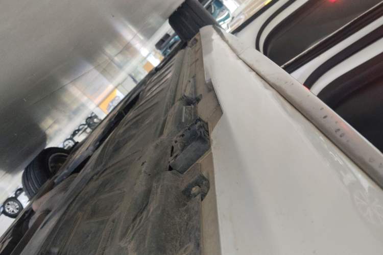 Used Mercedes-Benz E-Class 2022 E 260 L Sport Edition Left Side Sill