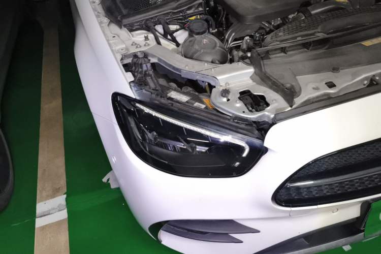 Used Mercedes-Benz E-Class 2022 Revised E 300 L Sporty and Stylish Edition Right Front Headlight