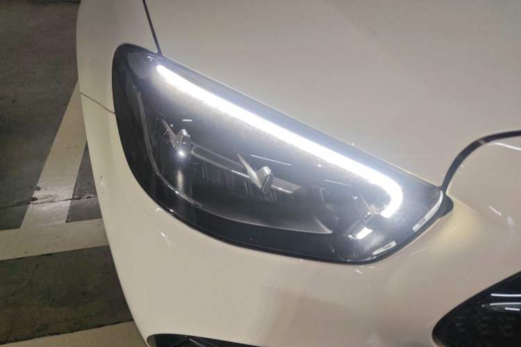 Used Mercedes-Benz E-Class 2022 Revised E 300 L Sporty and Stylish Edition Right Front Headlight