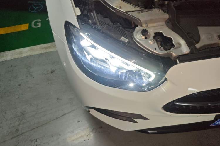 Used Mercedes-Benz E-Class 2022 E 260 Stylish Sports Edition Right Front Headlight