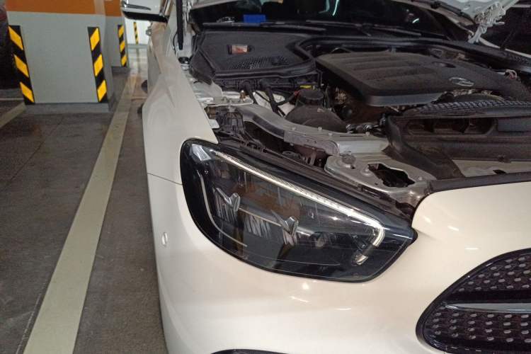Used Mercedes-Benz E-Class 2022 Revised E 300 L Sporty and Stylish Edition Right Front Headlight