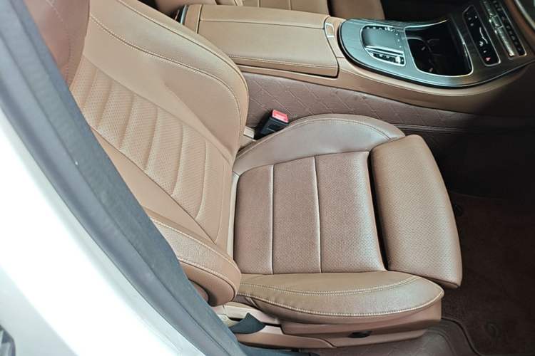 Used Mercedes-Benz E-Class 2022 Revised E 300 L Sport Luxury Edition Right Front Seat