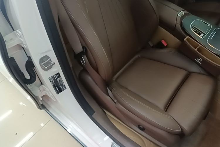 Used Mercedes-Benz E-Class 2022 Second Facelift E 300 L Fashion Edition Right Front Seat