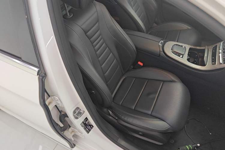 Used Mercedes-Benz E-Class 2022 Revised Version E 300 L Sporty and Stylish Edition Right Front Seat