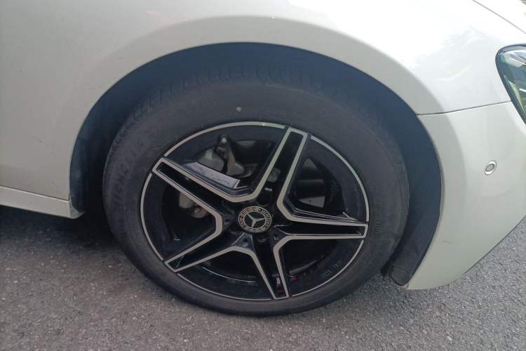 Used Mercedes-Benz E-Class 2022 E 260 Stylish Sports Edition Right Front Wheel Hub