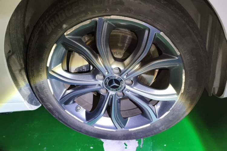 Used Mercedes-Benz E-Class 2022 Revised E 300 L Sporty and Stylish Edition Right Front Wheel Hub