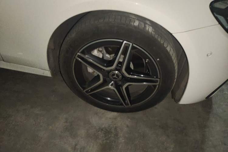 Used Mercedes-Benz E-Class 2022 E 260 Stylish Sports Edition Right Front Wheel Hub