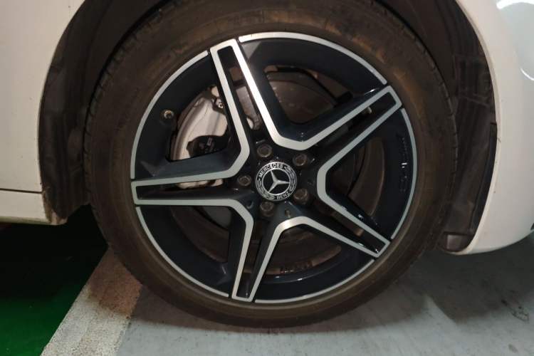 Used Mercedes-Benz E-Class 2022 E 260 Stylish Sports Edition Right Front Wheel Hub