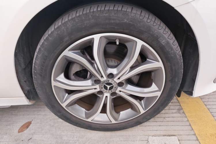 Used Mercedes-Benz E-Class 2022 Revised E 300 L Sport Luxury Edition Right Front Wheel Hub