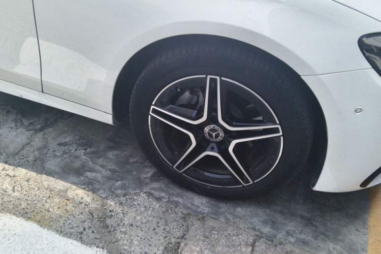 Used Mercedes-Benz E-Class 2022 E 260 Stylish Sports Edition Right Front Wheel Hub