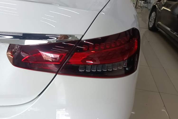 Used Mercedes-Benz E-Class 2022 Second Facelift E 300 L Fashion Edition Right Rear Taillight