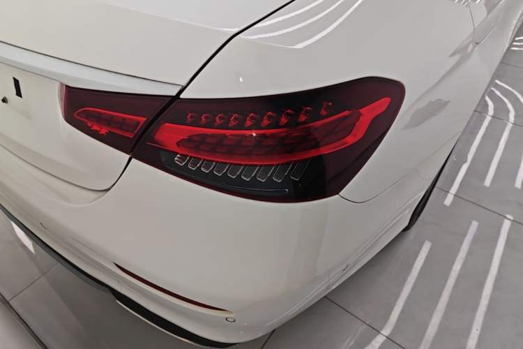 Used Mercedes-Benz E-Class 2022 Revised Version E 300 L Sporty and Stylish Edition Right Rear Taillight