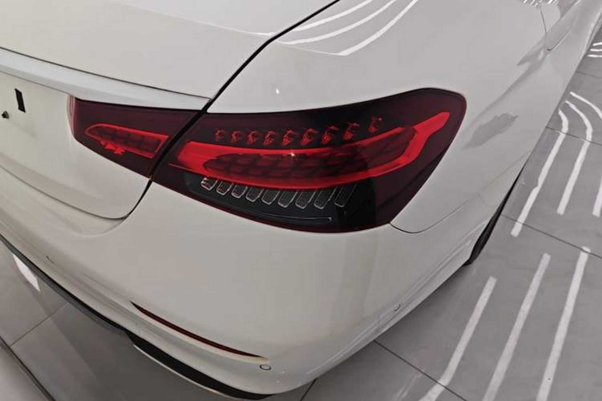Used Mercedes-Benz E-Class 2022 Revised Version E 300 L Sporty and Stylish Edition Right Rear Taillight