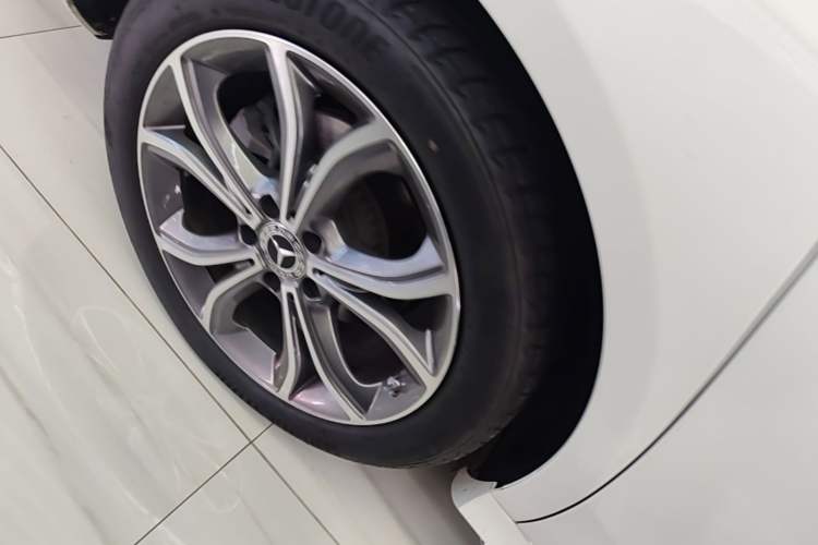 Used Mercedes-Benz E-Class 2022 Second Facelift E 300 L Sport Luxury Edition Right Rear Wheel Hub