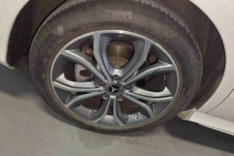 Used Mercedes-Benz E-Class 2022 Revised Version E 300 L Sport Luxury Edition Right Rear Wheel Hub