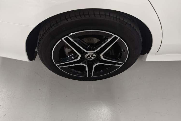 Used Mercedes-Benz E-Class 2022 E 300 Stylish Sports Edition Right Rear Wheel Hub