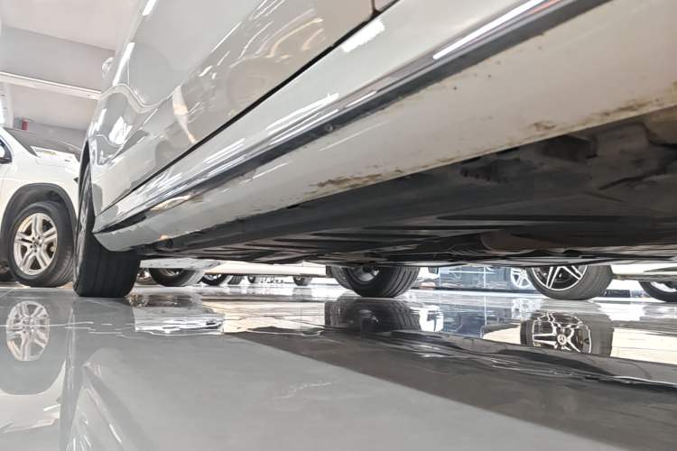 Used Mercedes-Benz E-Class 2022 E 260 L Sport Edition Right Side Sill