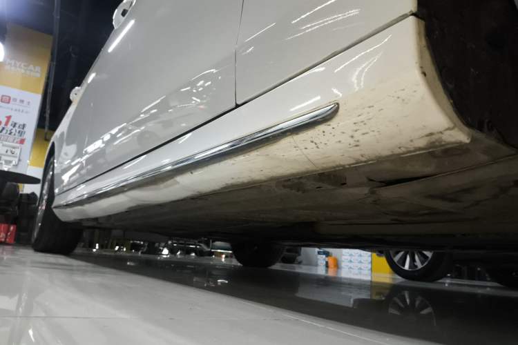 Used Mercedes-Benz E-Class 2022 Second Facelift E 260 L Sport Edition Right Side Sill