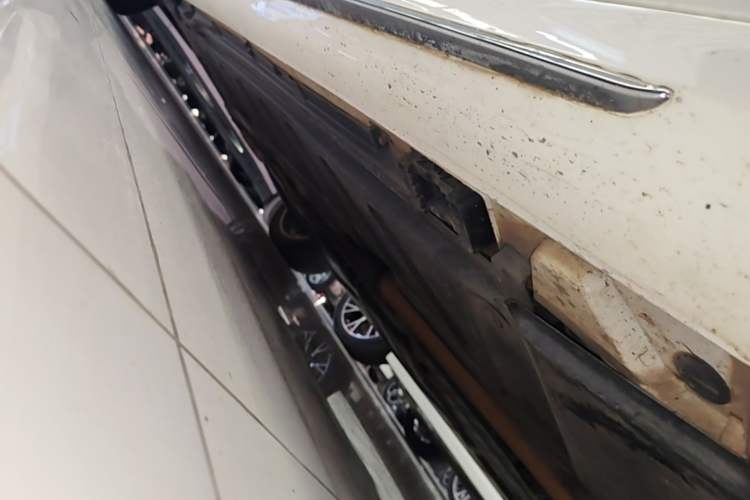 Used Mercedes-Benz E-Class 2022 Second Facelift E 300 L Sport Luxury Edition Right Side Sill