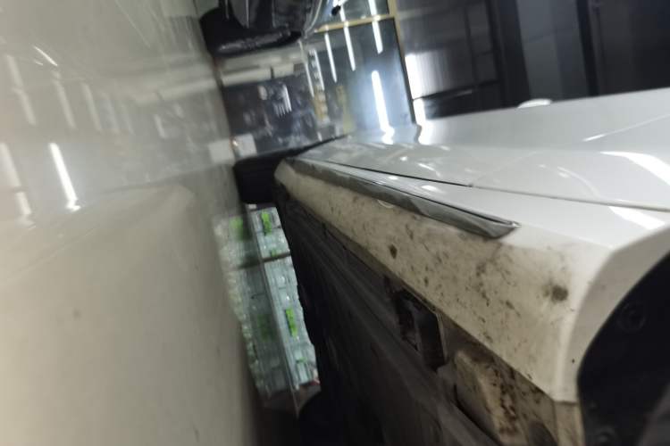 Used Mercedes-Benz E-Class 2022 E 300 L Sporty and Stylish Model Right Side Sill