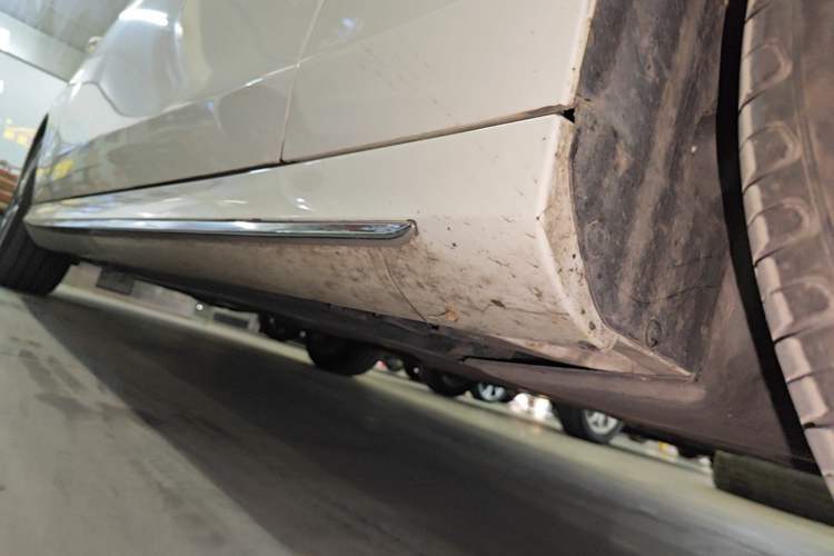 Used Mercedes-Benz E-Class 2022 Revised Version E 300 L Sport Luxury Edition Right Side Sill