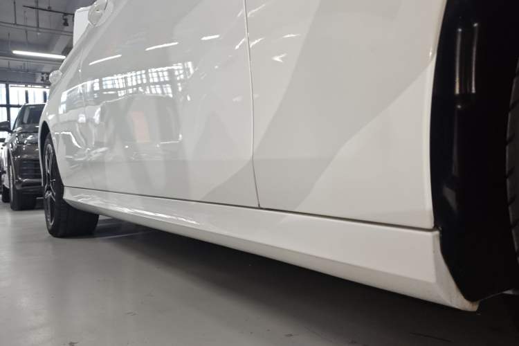 Used Mercedes-Benz E-Class 2022 E 300 Stylish Sports Edition Right Side Sill