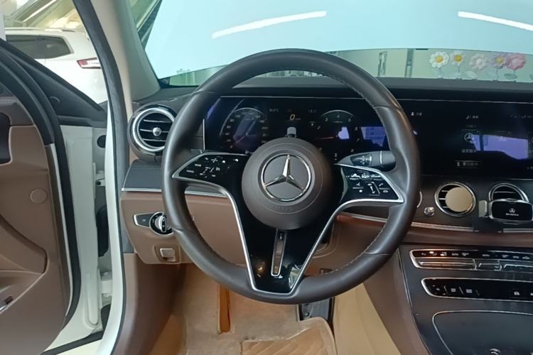 Used Mercedes-Benz E-Class 2022 Second Facelift E 300 L Fashion Edition Steering Wheel