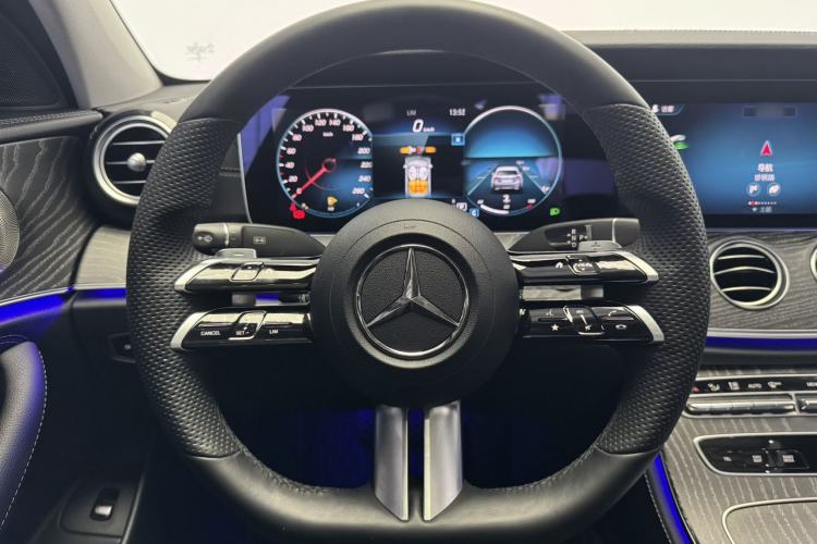Used Mercedes-Benz E-Class 2022 Revised Version E 300 L Sport Luxury Edition Steering Wheel