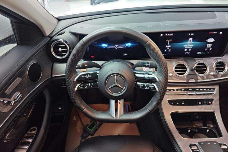 Used Mercedes-Benz E-Class 2022 Revised Version E 300 L Sporty and Stylish Edition Steering Wheel