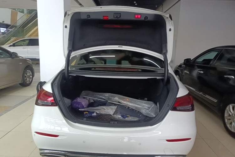 Used Mercedes-Benz E-Class 2022 Second Facelift E 300 L Fashion Edition Trunk