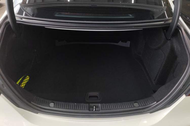 Used Mercedes-Benz E-Class 2022 Revised Version E 300 L Sport Luxury Edition Trunk